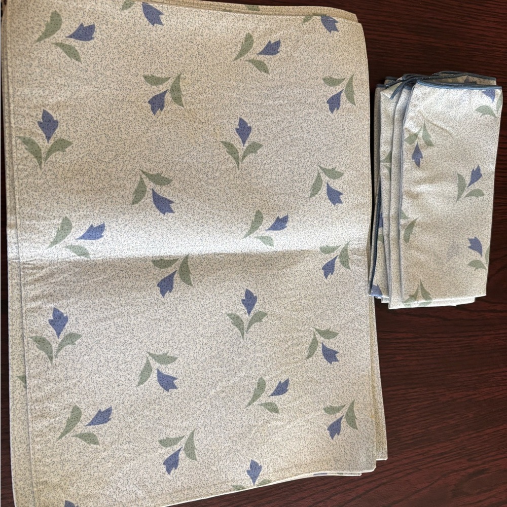Lot of 5 Floral Cotton Placemats  and 6 cotton Napkins